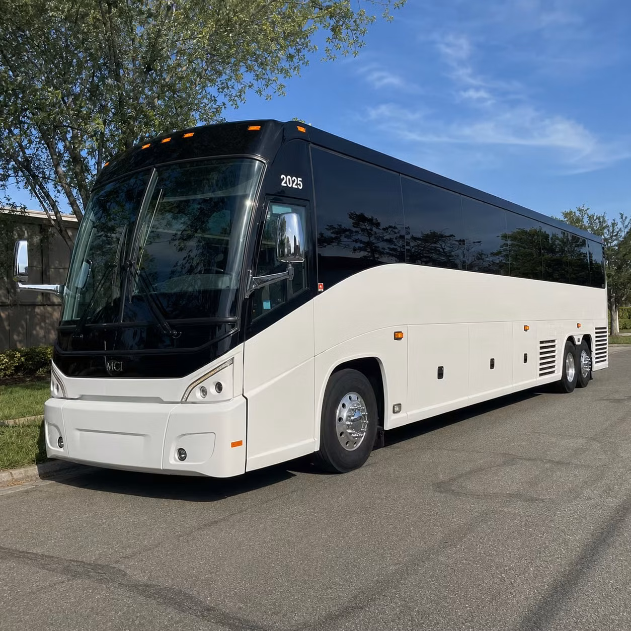 long distance charter bus rentals for montgomery s colleges and universities